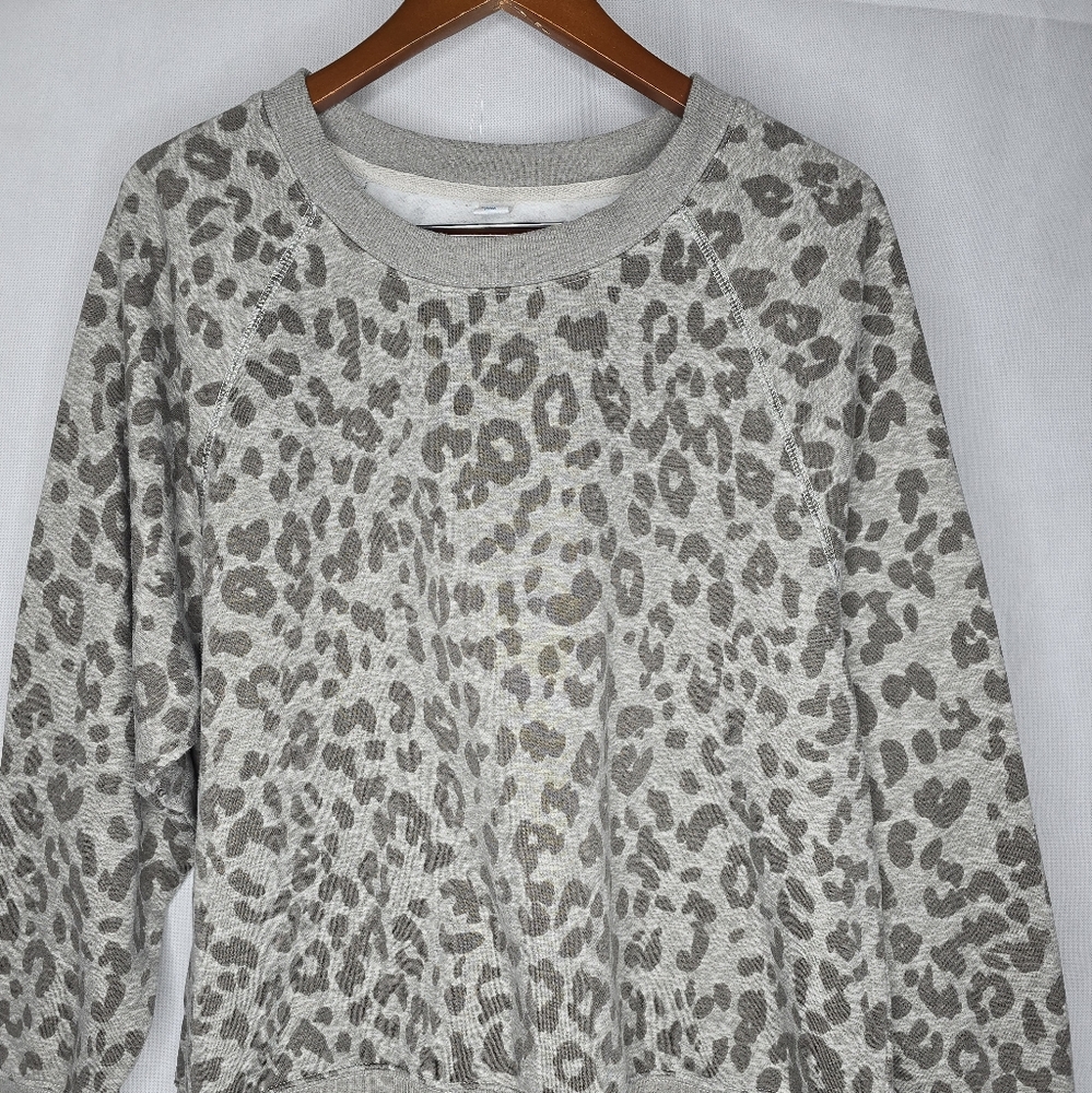 Old Navy Sweatshirt Gray Fleece Snow Leopard Long Sleeve Fleece Pullover XL - Picture 1 of 13